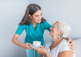 Qué cobra un auxiliar de enfermería 